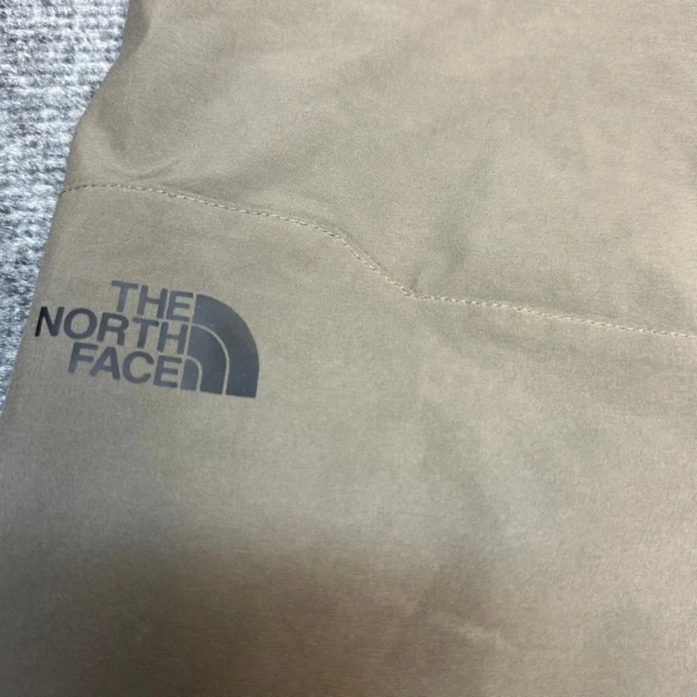 The North Face Mens Hiking Shorts Green Size 36 Elastic Waist Zip Pocket Stretch